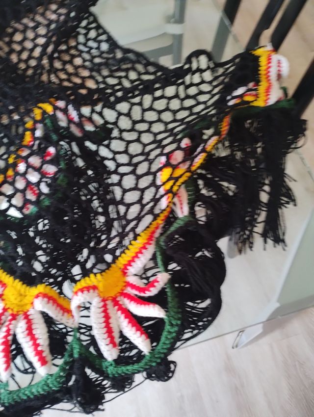 Scialle vintage in lana fatto a mano