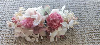 Tocado flores preservadas niña