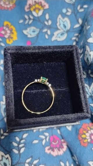 Anillo oro 18k Diamantes y Esmeralda 