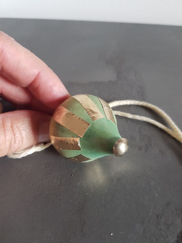 Antica trottola Gioco vintage Epoca sconosciuta