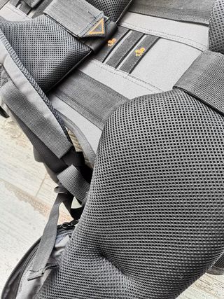 Mochila portabebés trekking Forclaz300