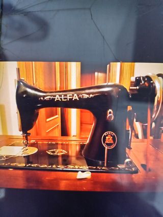 MAQUINA DE COSER " ALFA"