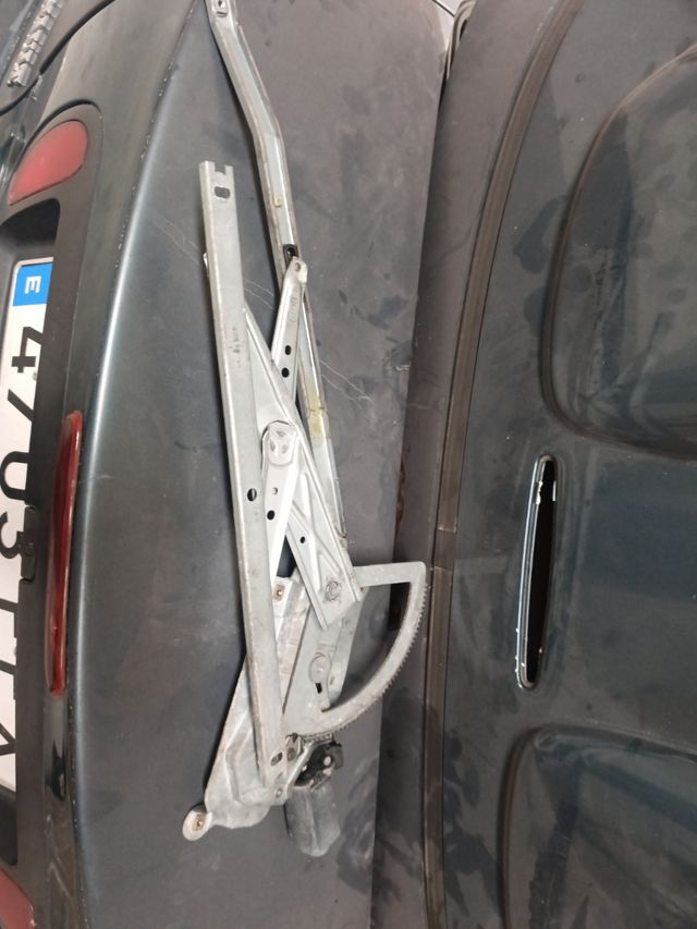 Elevalunas Megane coupé cabrio f7r