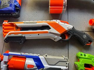 Lotto 9 nerf e 12 accessori