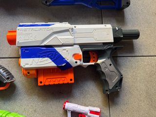Lotto 9 nerf e 12 accessori