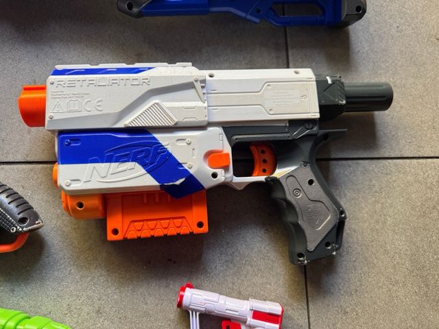 Lotto 9 nerf e 12 accessori