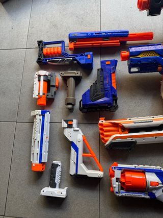 Lotto 9 nerf e 12 accessori