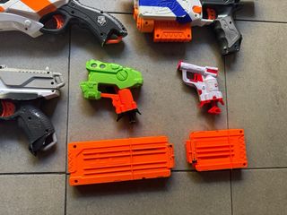 Lotto 9 nerf e 12 accessori