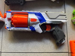 Lotto 9 nerf e 12 accessori
