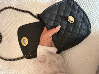 Bolso negro de hombro