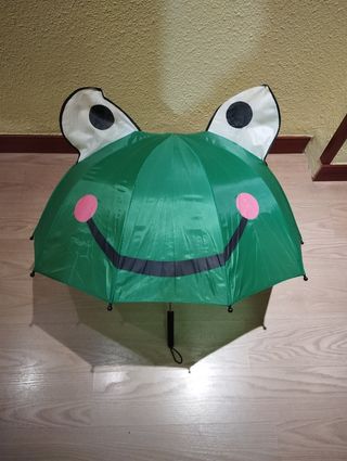 Tres paraguas infantiles con forma de vaca y rana