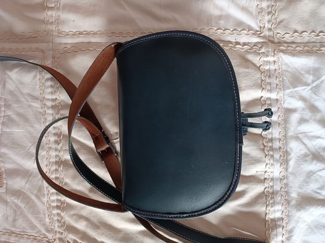 Bolso cuero azul marino mediano