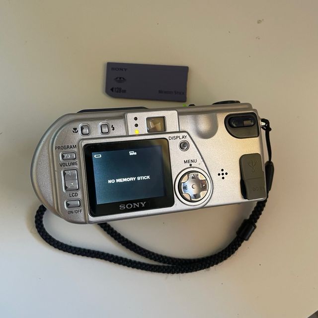 Fotocamera Sony DSCP1 3.3mpx vintage camera