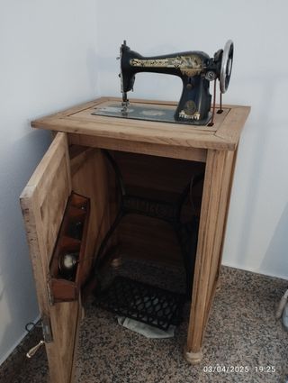 Máquina de coser Singer antigua