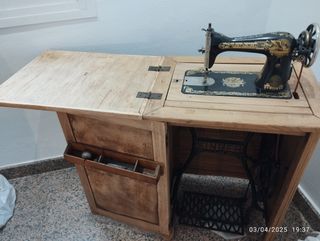 Máquina de coser Singer antigua