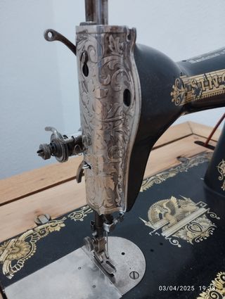 Máquina de coser Singer antigua