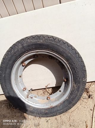 Rueda Vespa pks  Neumático con más de 10 año