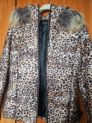 Chaqueta pluma leopardo