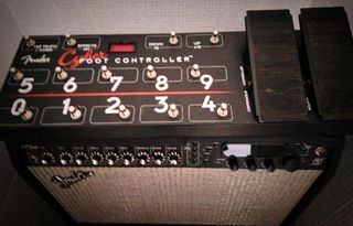 Amplificador Fender Cyber twin 130w+Cyber foot 