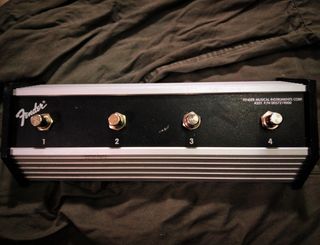 Amplificador Fender Cyber twin 130w+Cyber foot 