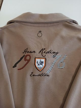 Polo de Equitación: DECATHLON.