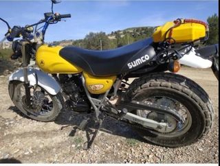 Moto sumco 250 cc de 4 tiempos.