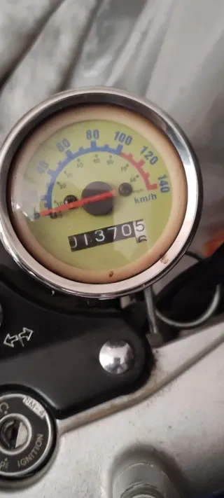 Moto sumco 250 cc de 4 tiempos.