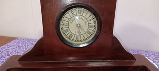 RELOJ MONTADO EN SOPORTE MADERA