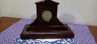 RELOJ MONTADO EN SOPORTE MADERA