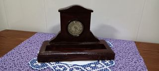 RELOJ MONTADO EN SOPORTE MADERA