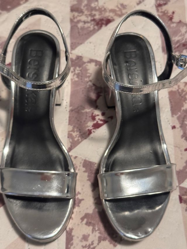 Zapatos plateados