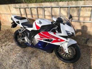 HONDA CBR 1000 RR FIREBLADE 2004 ITV hasta 2027