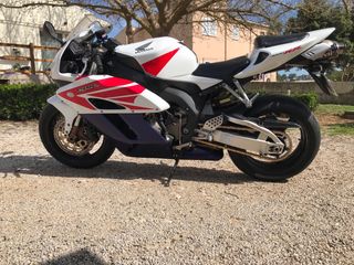 HONDA CBR 1000 RR FIREBLADE 2004 ITV hasta 2027