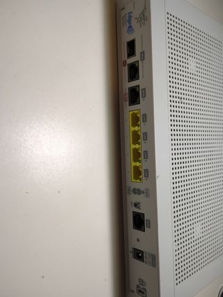 Router ethernet y fibra óptica 