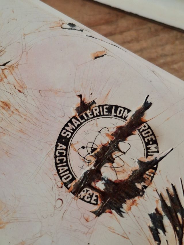 Contenitore in lamiera smaltata per medici