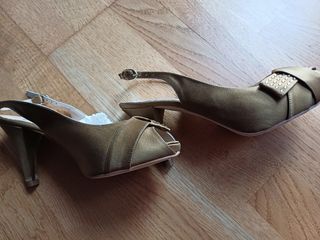 Zapato de tacón talla 39