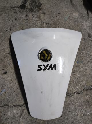 Tapa frontal emblema sym symphony 125 s