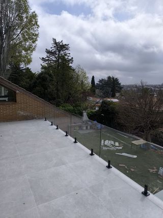 BARANDILLA DE CRISTAL EN NEGRO 