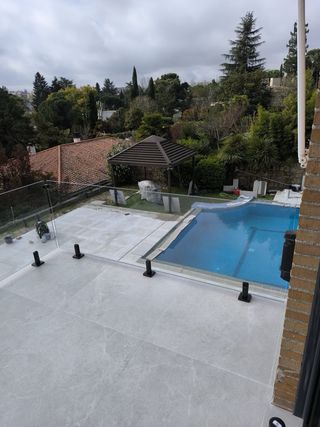 BARANDILLA DE CRISTAL EN NEGRO 