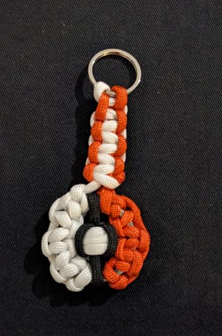 Portachiavi paracord pokeball 