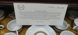 Mueble más vajilla con oro de 24 kilates