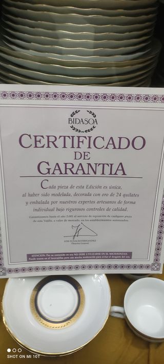 Mueble más vajilla con oro de 24 kilates
