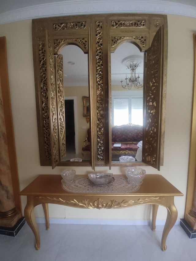 Espejo dorado antiguo