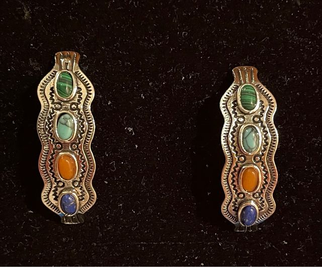 Pendientes bohemios piedras de colores.