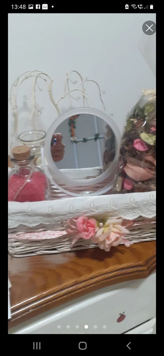 Bolsa e cesta de ráfia decorada