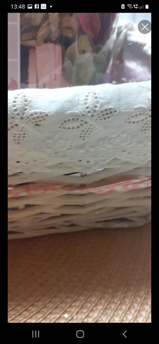 Bolsa e cesta de ráfia decorada