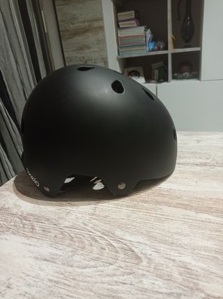 Casco skate, patines, bici.