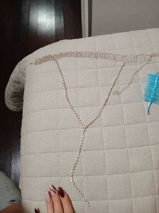 Collana scende fino al décolleté