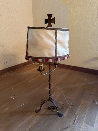 Dos lamparas antiguas