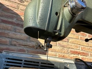 Maquina de coser REFREY